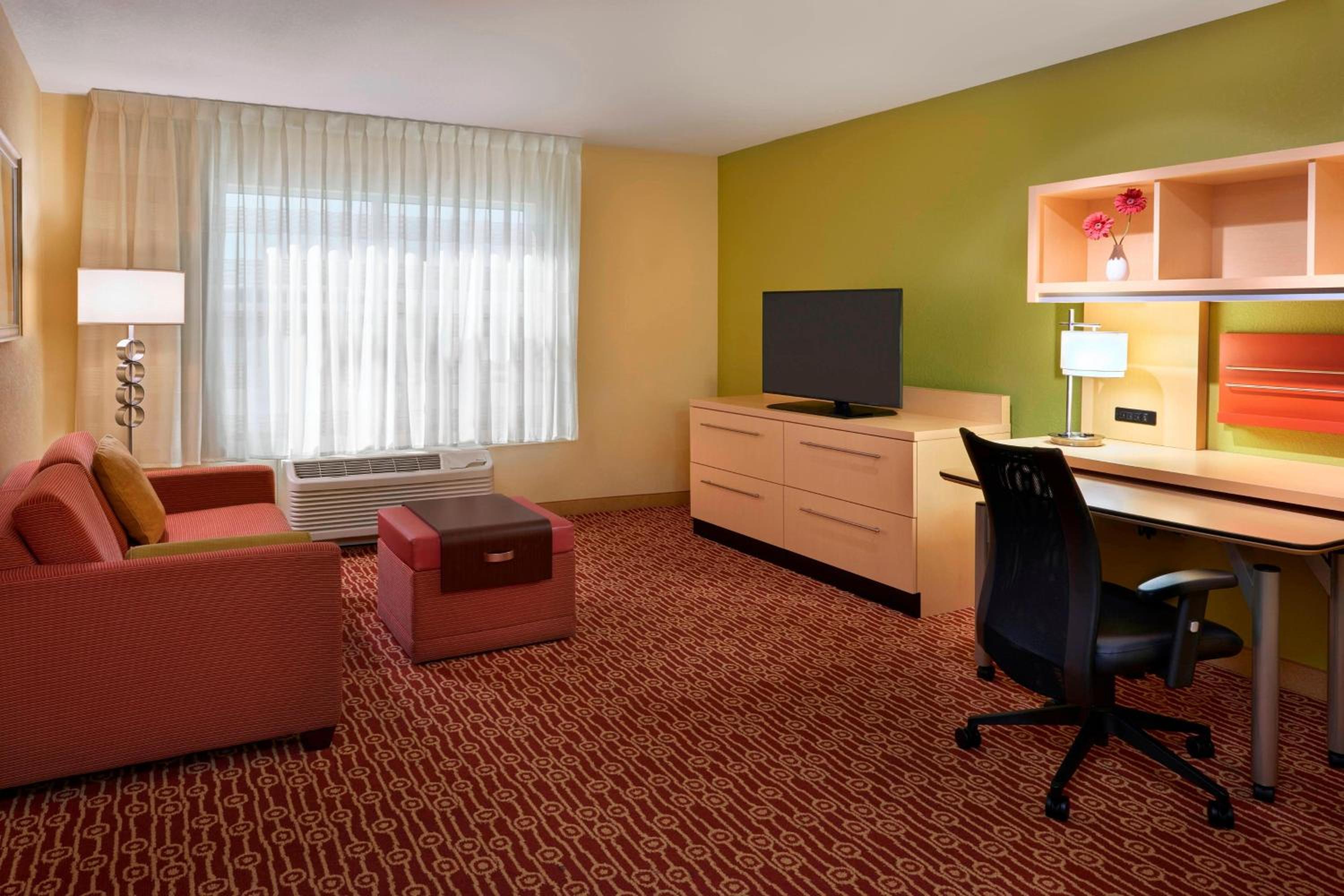 Thunder Bay Vacations - TownePlace Suites by Marriott Thunder Bay - Property Image 1