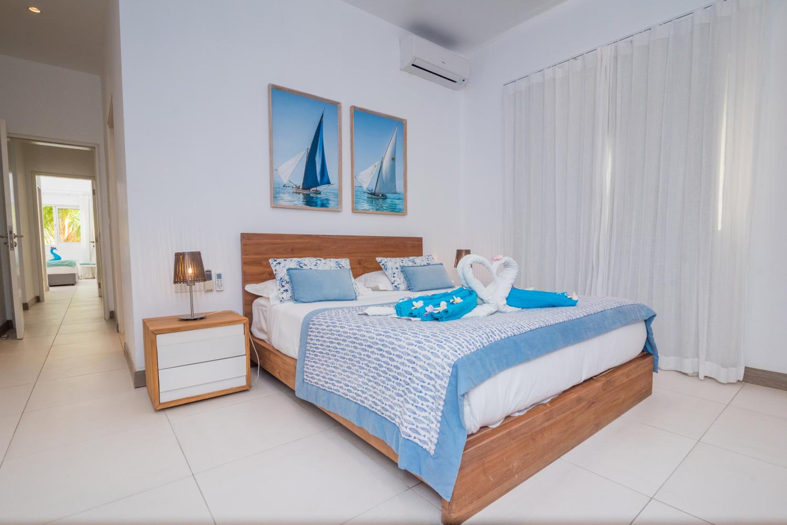 Summer Breeze - Beachfront - 3 Bedrooms Suite, photo 4