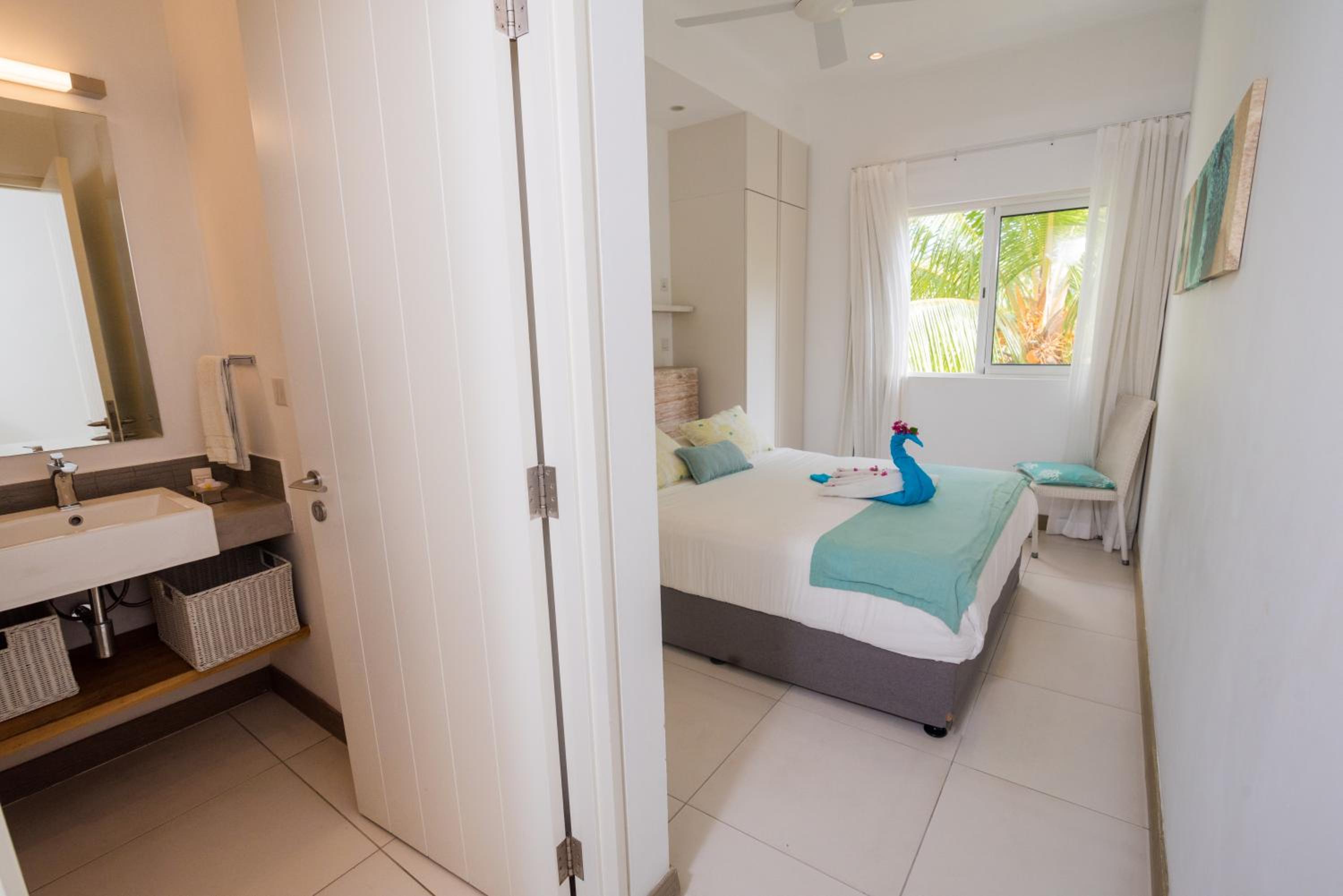 Summer Breeze - Beachfront - 3 Bedrooms Suite, photo 9