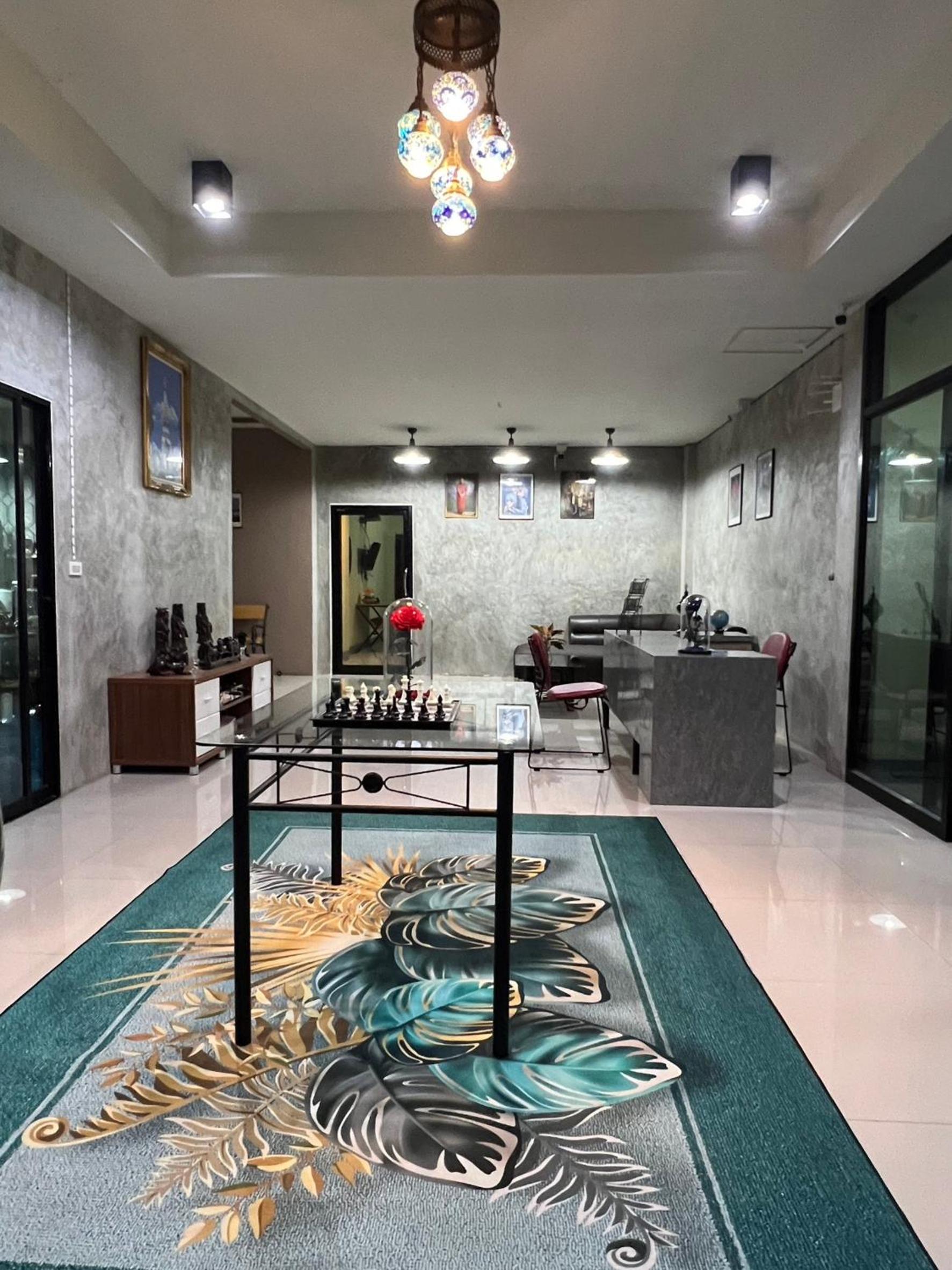 V Tharm Hotel