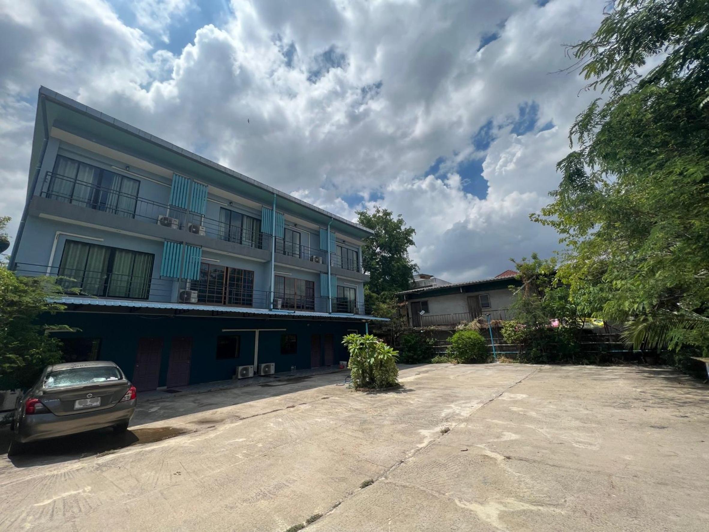 V Tharm Hotel