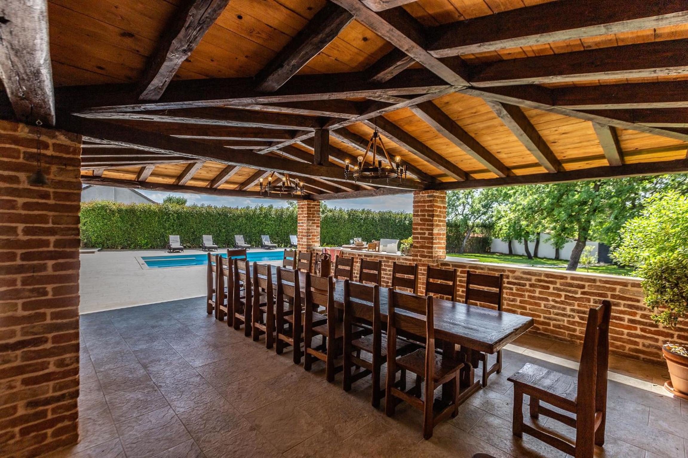 MP Luxury Holiday Home with swimming pool view 2