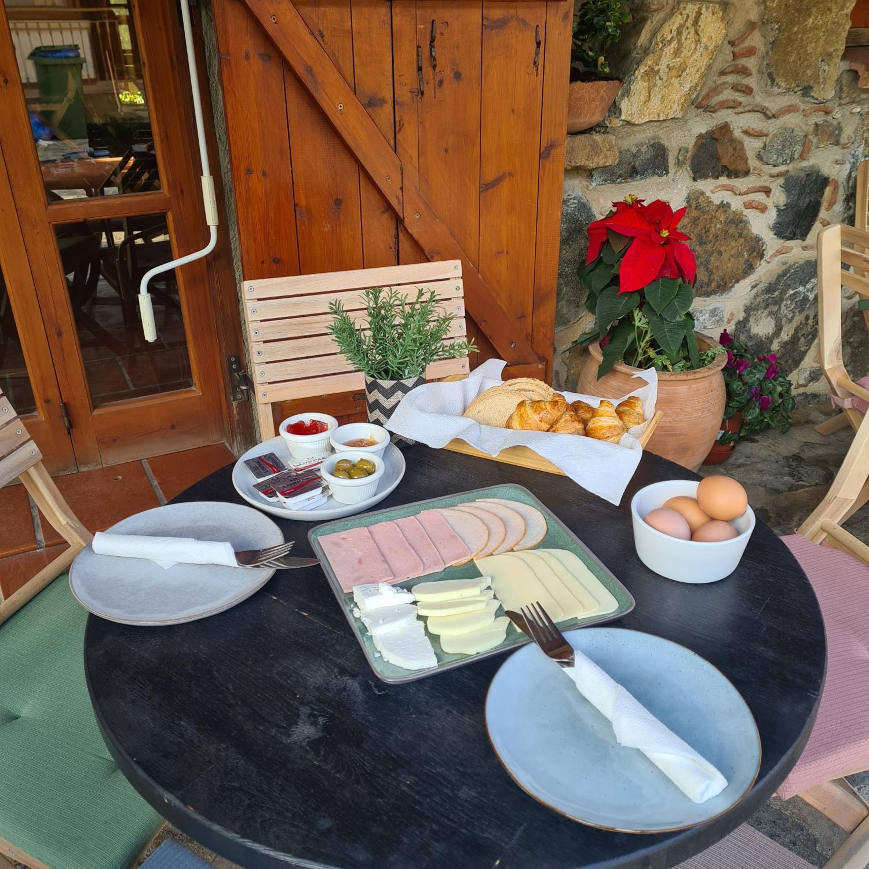 GaliniCafe22-suites