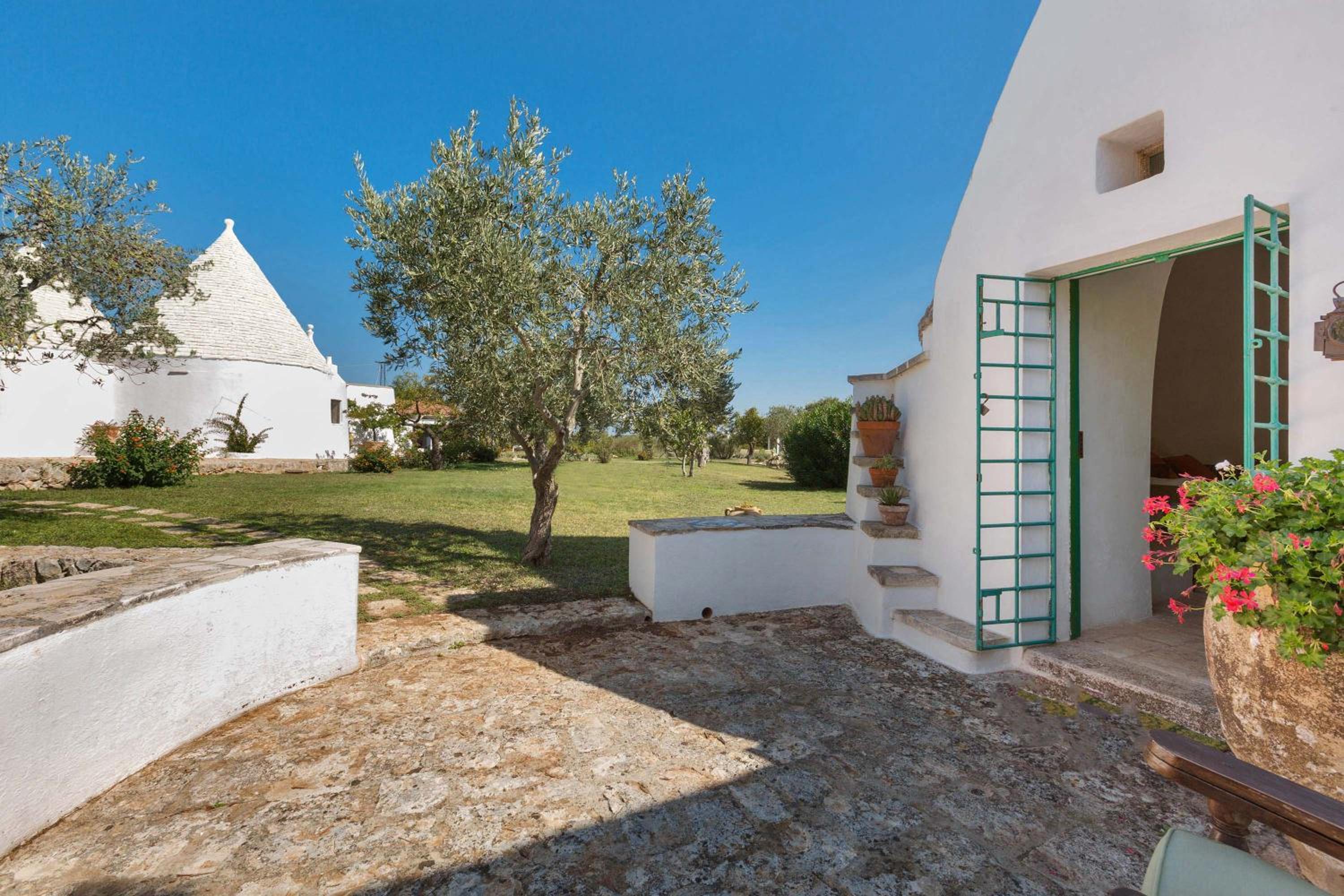 Trulli Il Cappero by Perle di Puglia