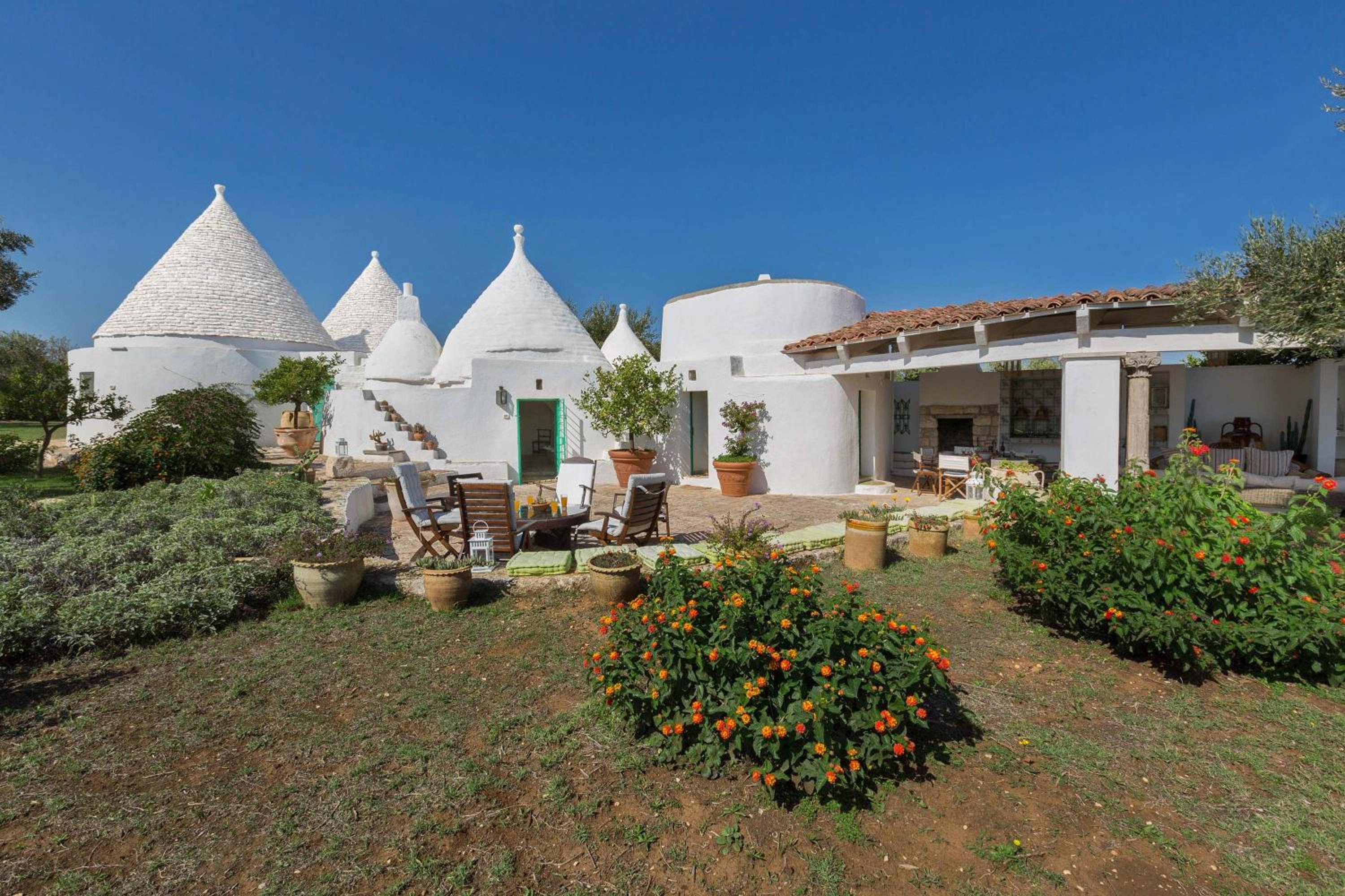 Trulli Il Cappero by Perle di Puglia