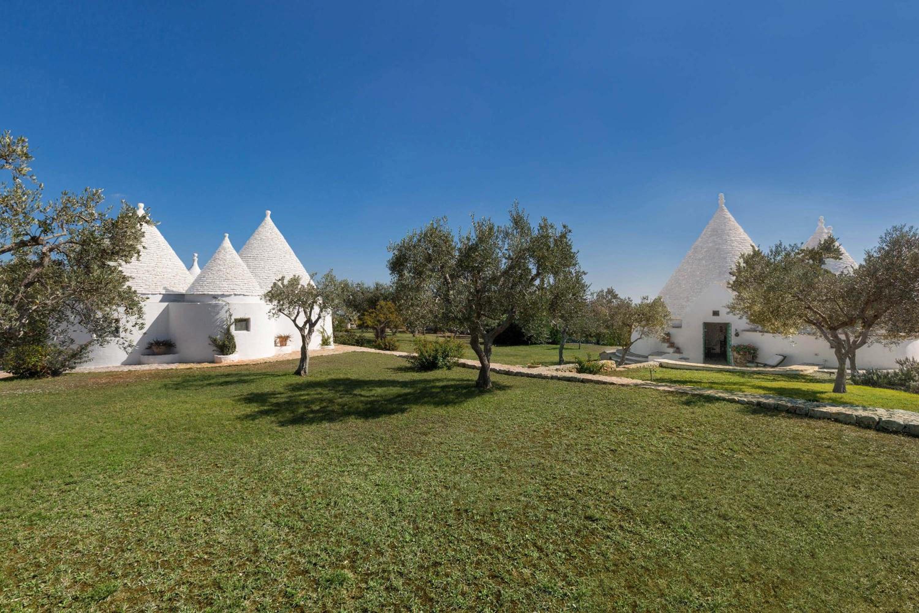 Trulli Il Cappero by Perle di Puglia