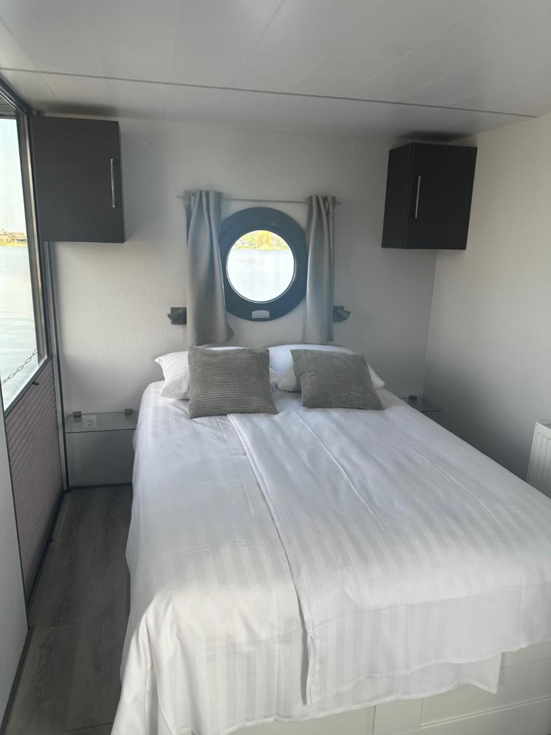 Stoere HOUSEBOAT op toplocatie! view 4