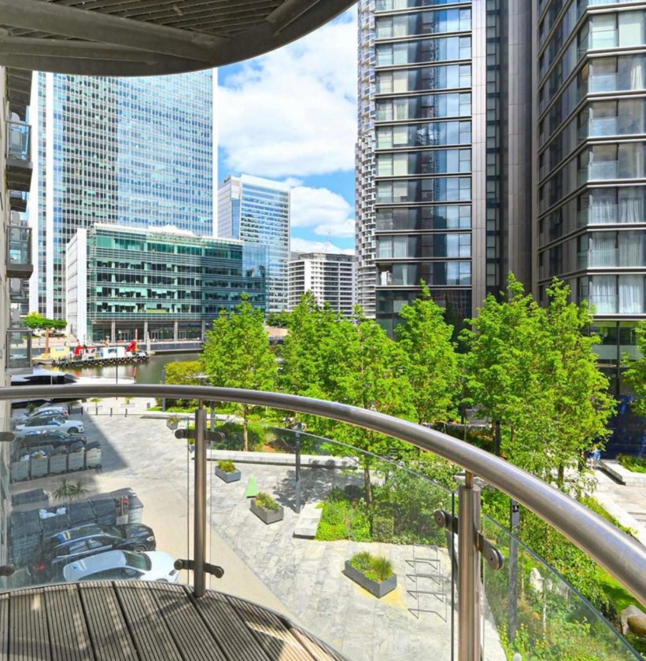 City Waterfront Apartments