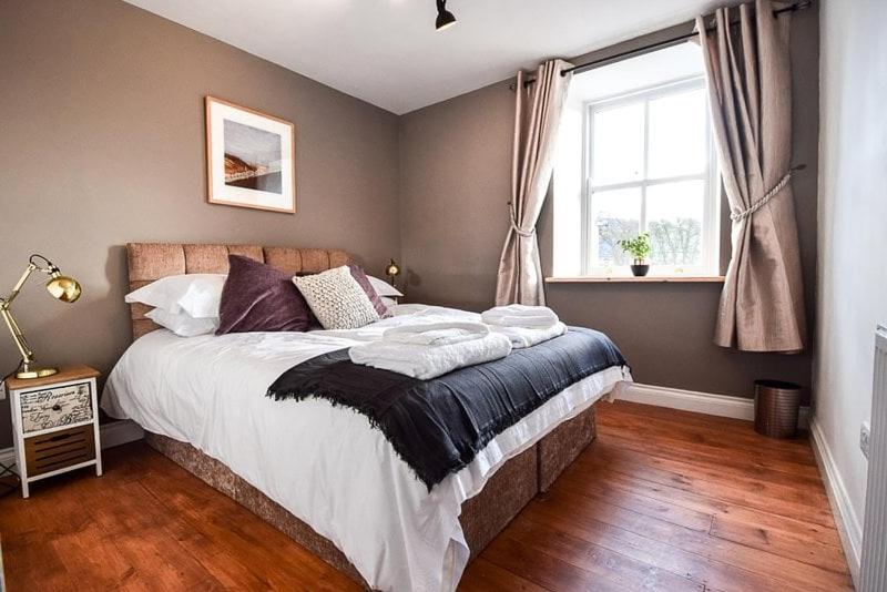The Dale Manor view 5