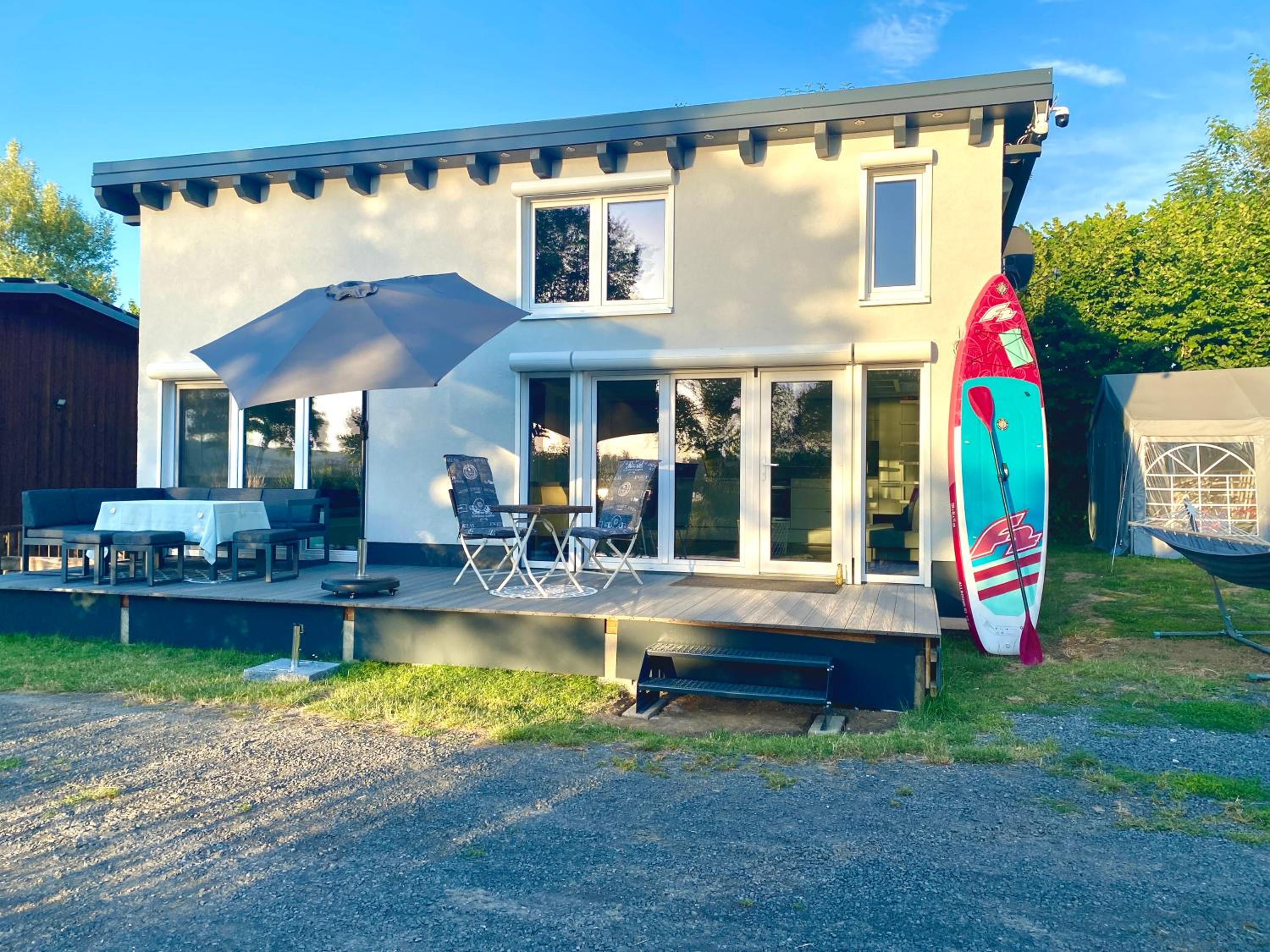 House of Happiness mit Seeblick