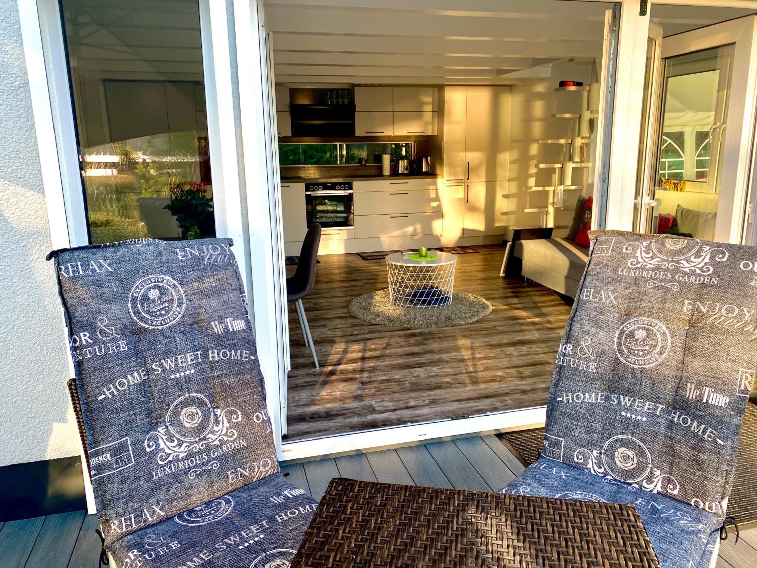 House of Happiness mit Seeblick