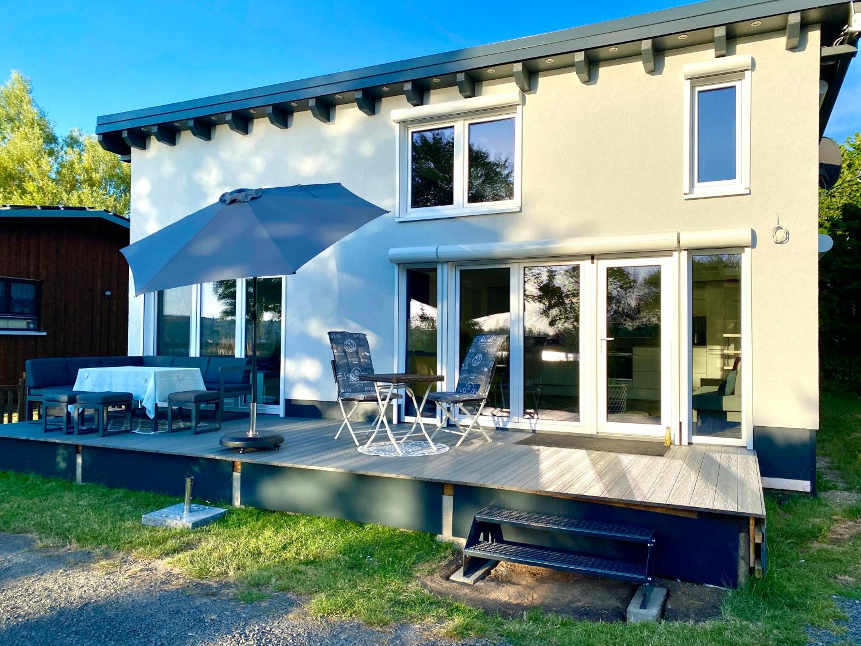 House of Happiness mit Seeblick