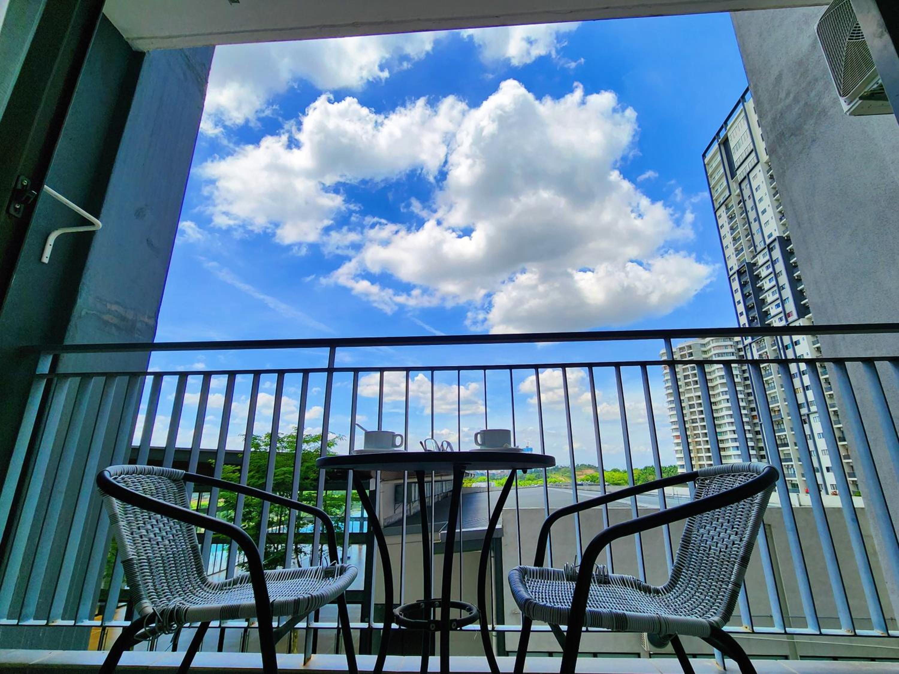 RESIDENSI LILI TAMAN BUCIDA HIJAUAN Air Con with Splendid Pool photo 2