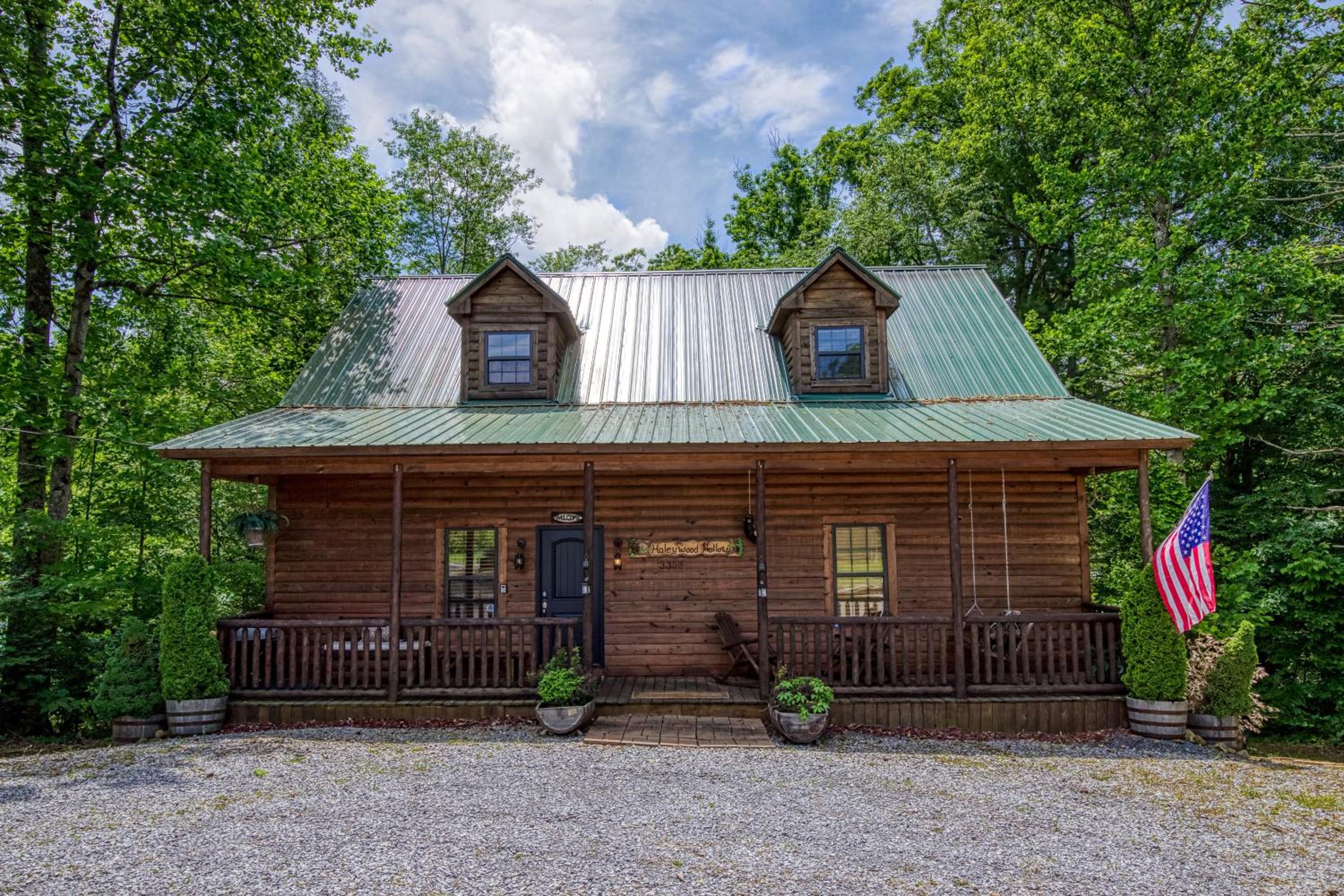 Haleywood Hollow, FREE Attraction tickets for each paid day, Arcade, WIFI!!!