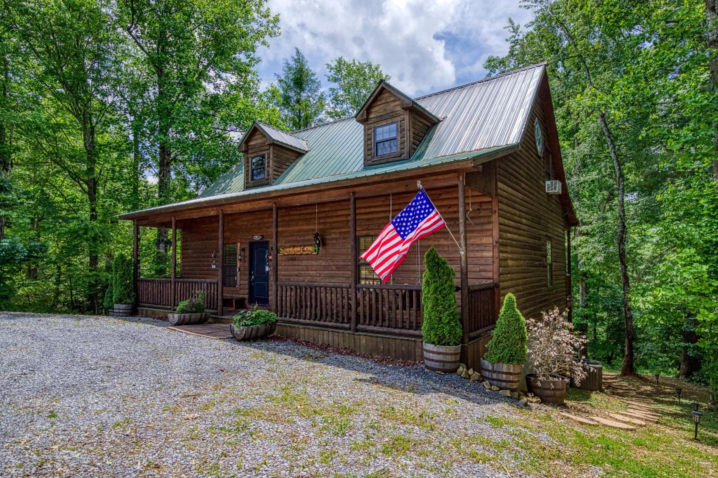 Haleywood Hollow, FREE Attraction tickets for each paid day, Arcade, WIFI!!!