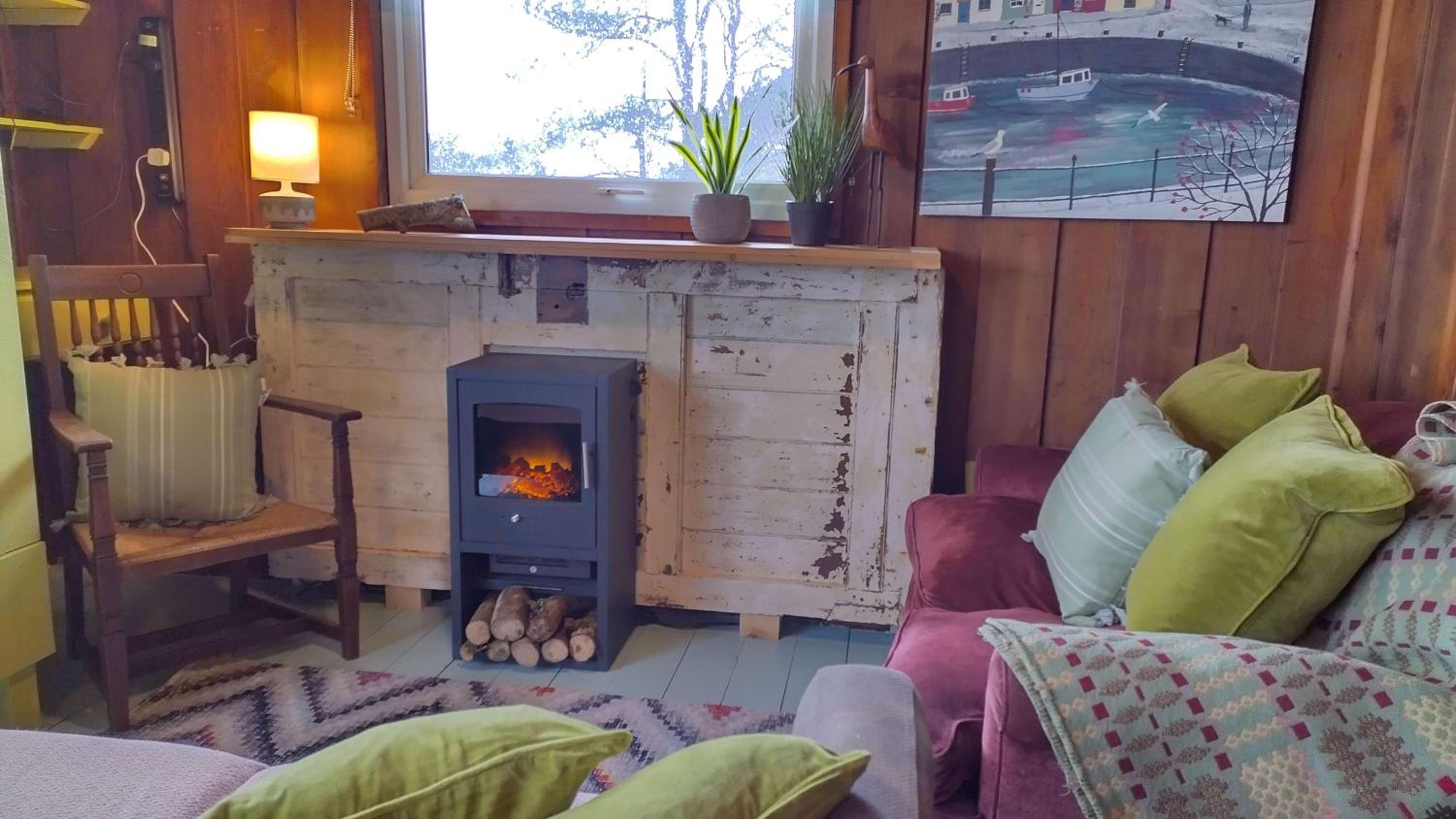 Coastal cabin, spectacular views, doorstep woodland walks, sea 5 mins view 4