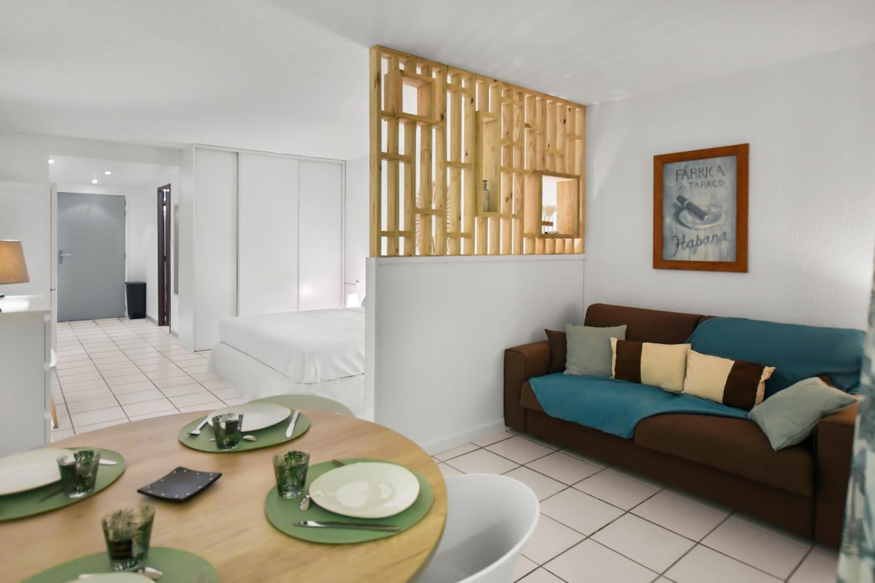 En bord de plage Orient Bay, grand studio 4p view 5