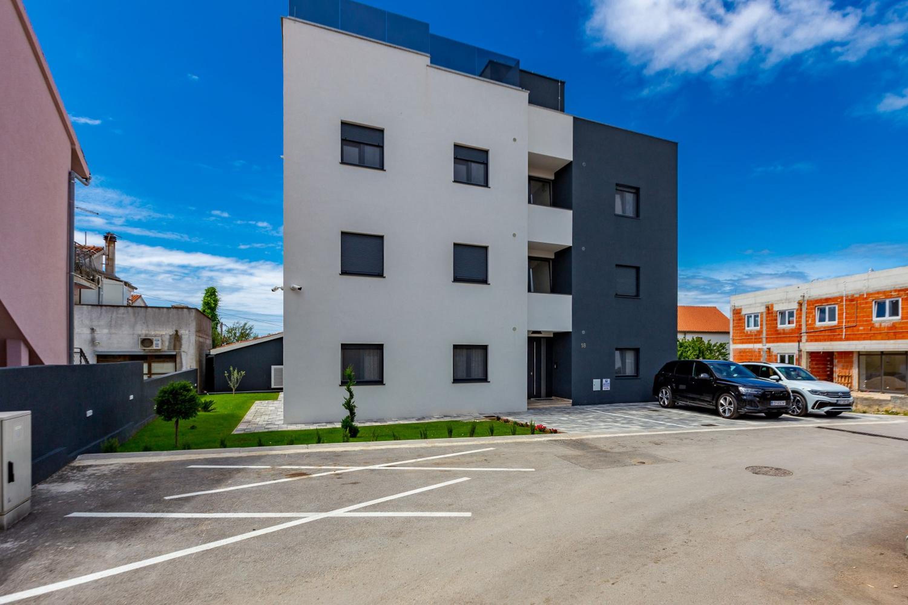 LPL Luxury Apartments
