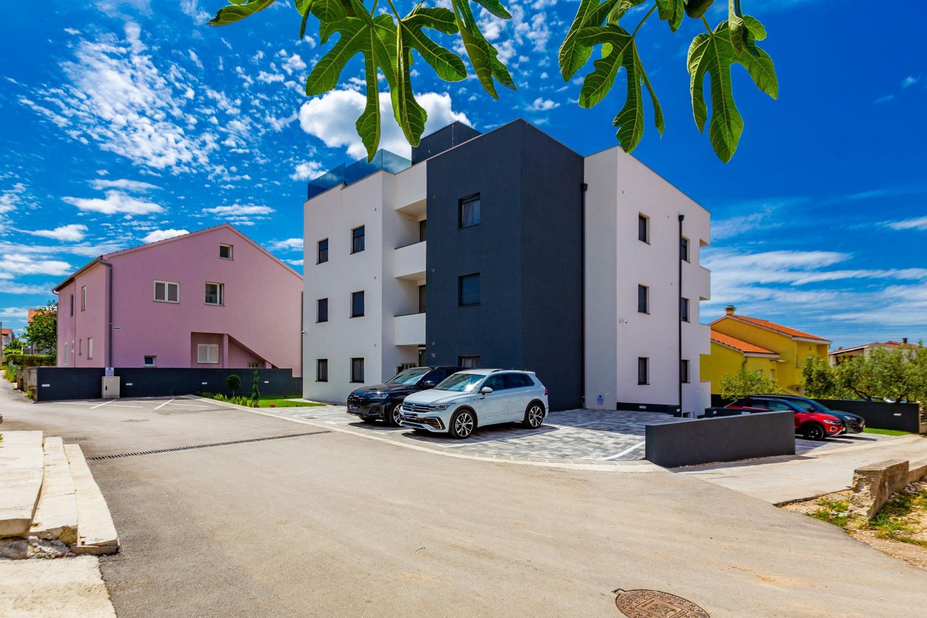 LPL Luxury Apartments