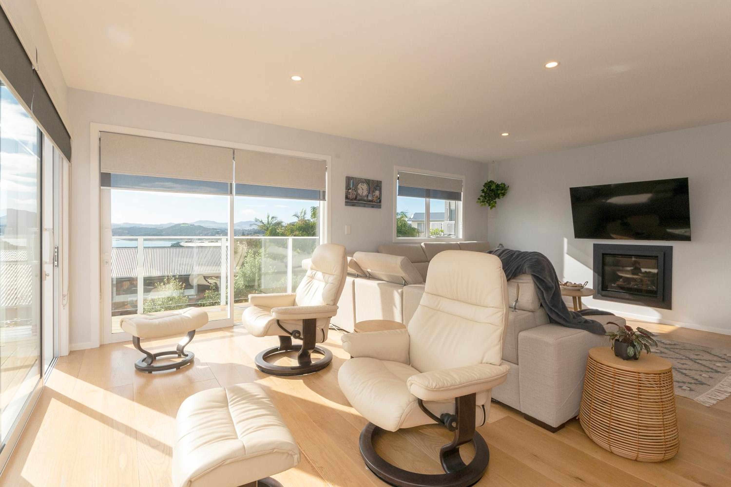 Luxury Lookout - Cable Bay Holiday Home view 3