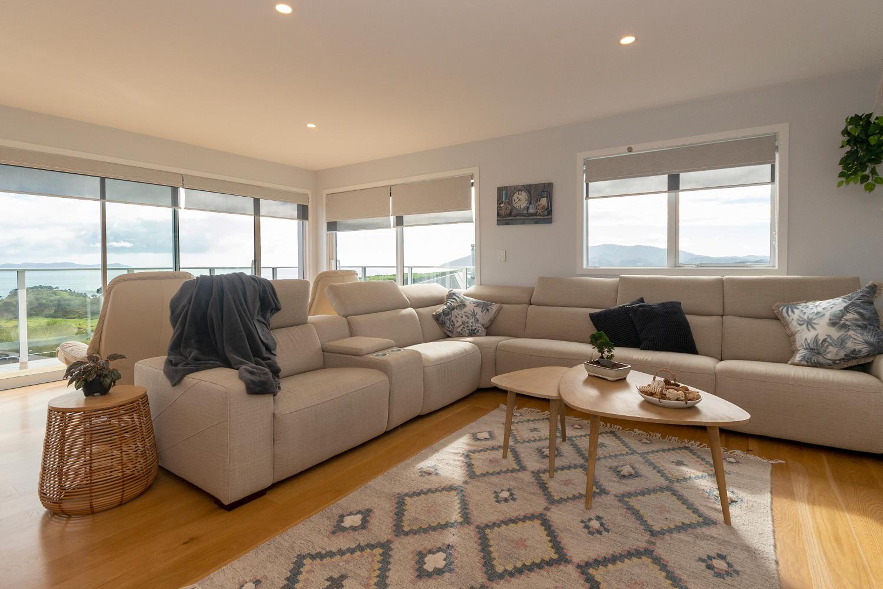 Luxury Lookout - Cable Bay Holiday Home view 4