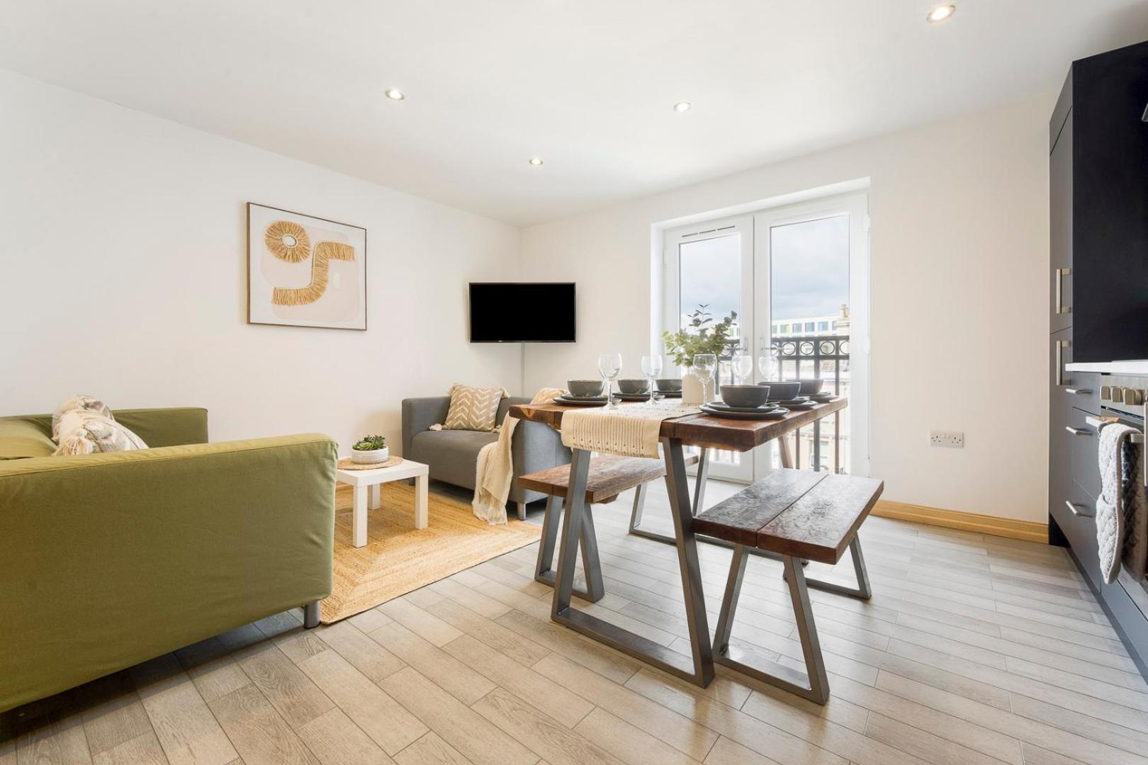 Spacious, newly renovated, three bedroom TOWN CENTRE duplex apartment with free parking, sleeps seven - Walking distance to beach view 3