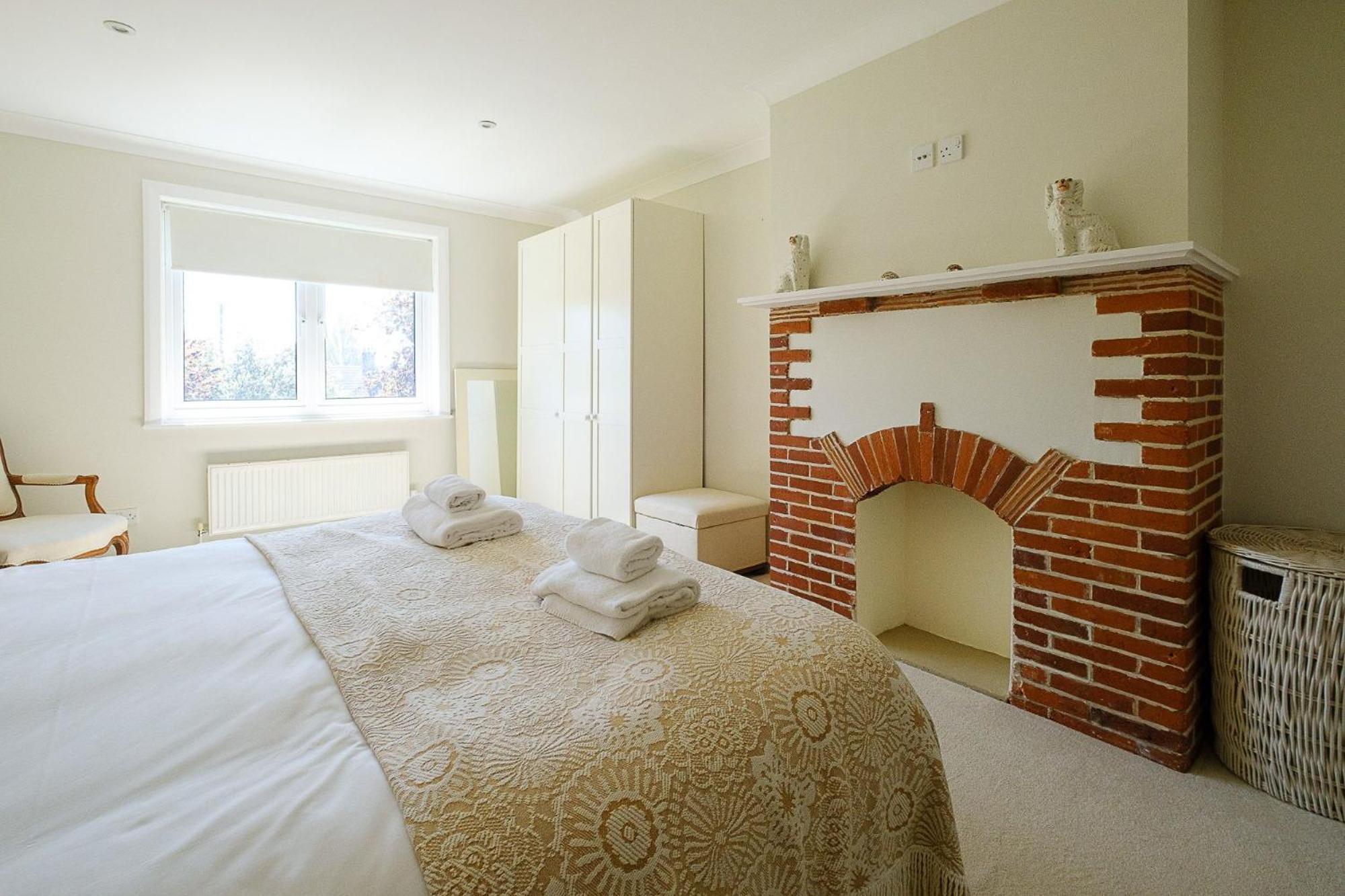 Turret House, Thorpeness - Close to the beach, Thorpeness Lake , Thorpeness Hotel, Golf and Country Club - Aldeburgh Coastal Cottages view 5