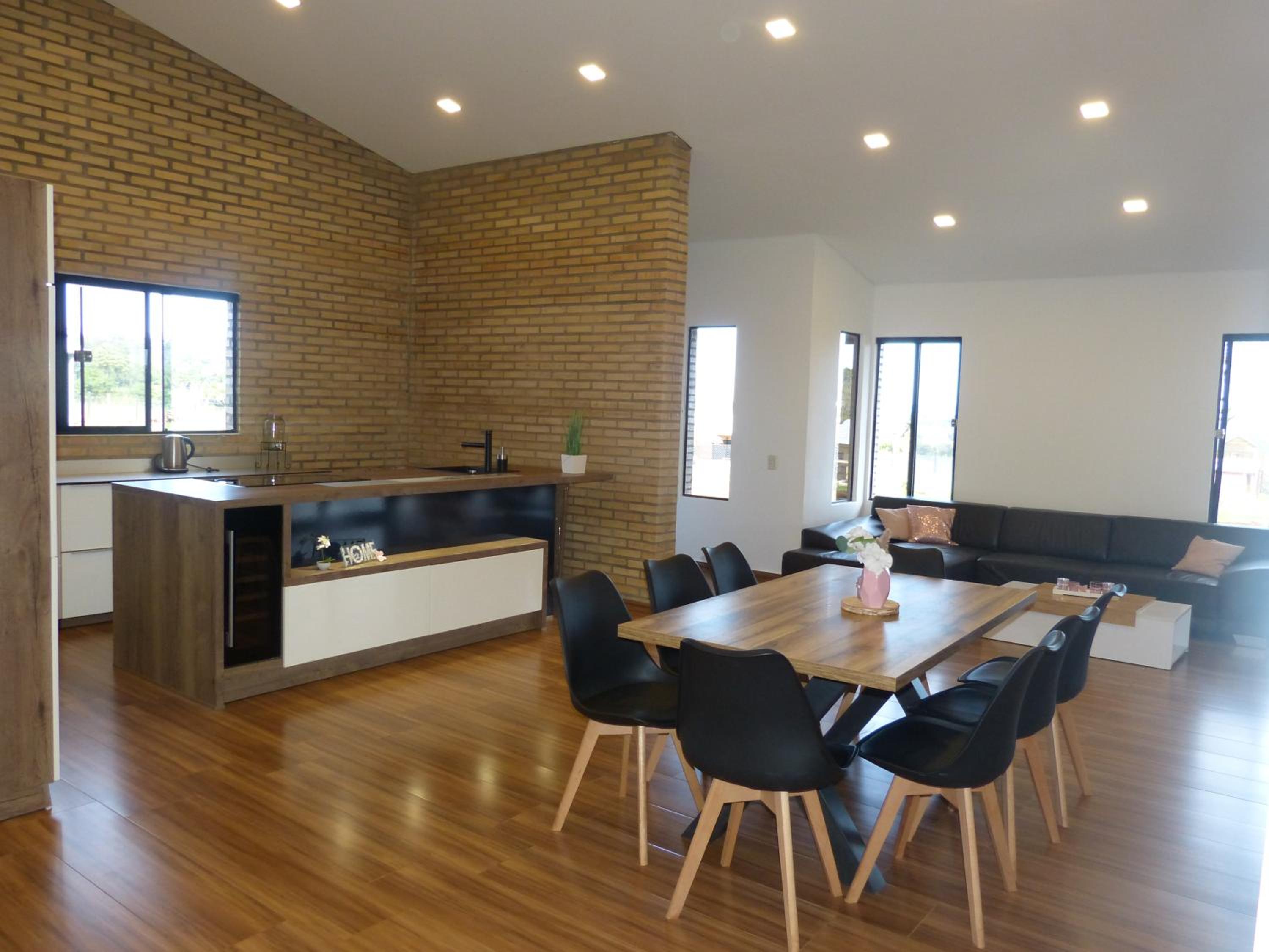 Modernes Ferienhaus in Paraguay, Hohenau mit Reitanlage und Beachvolleyball view 3