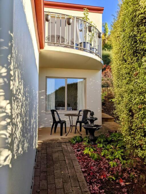 West Hobart self contained 1 bedroom studio walk to town