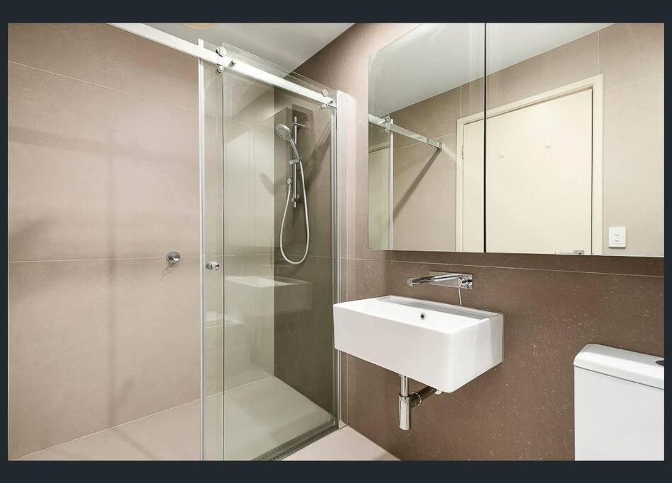 CBD Skyline 2 Bedroom Apartment