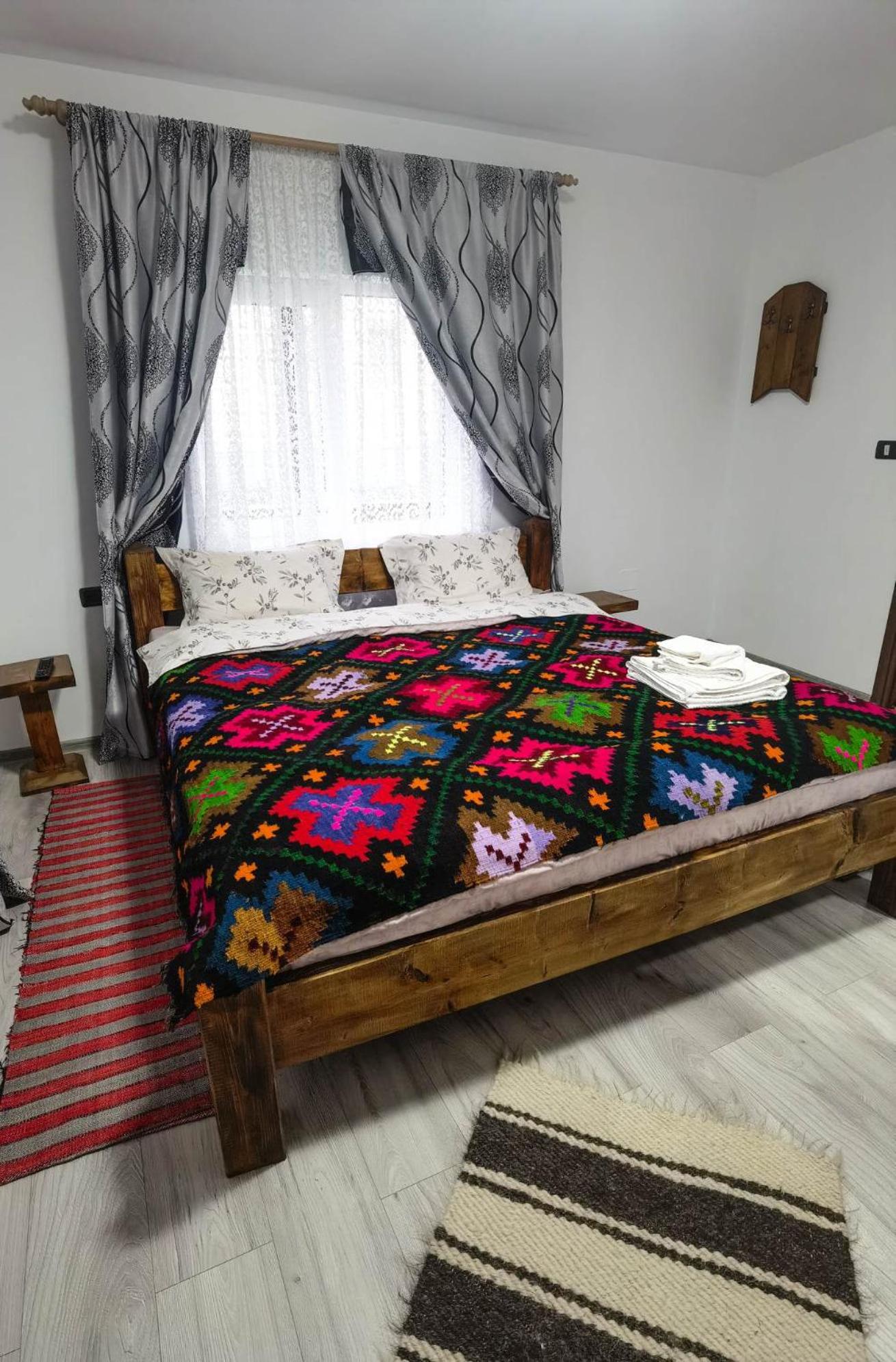 Casa Traditionala view 2