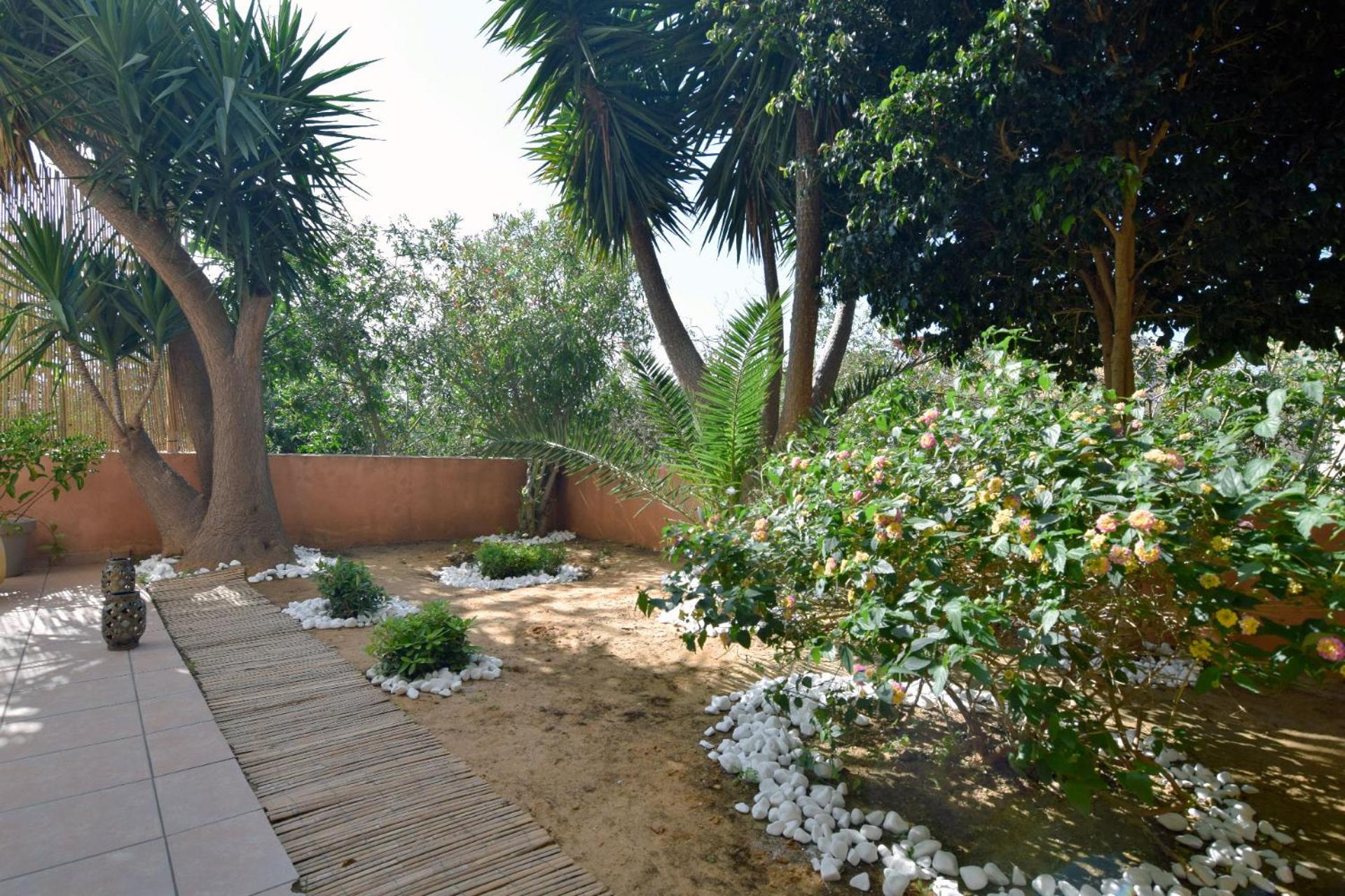 relaxingardenapt