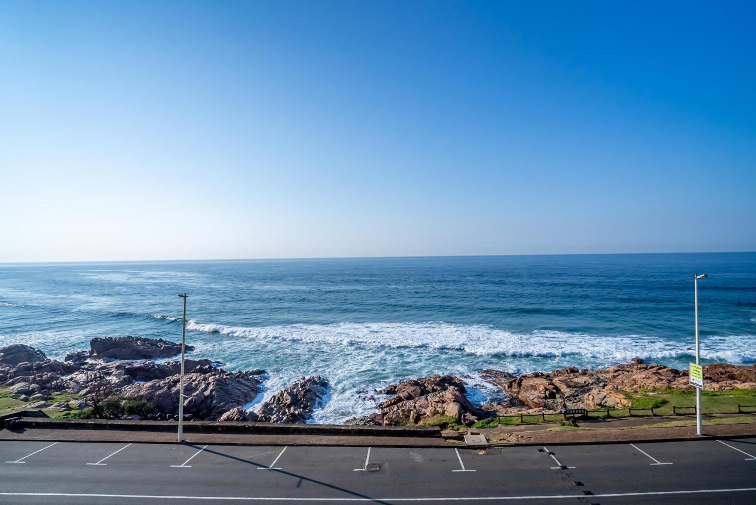Breathtaking sea view apartment-Margate RSA view 5