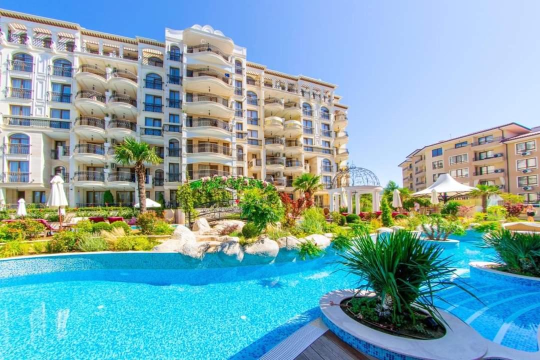 Hotel Harmony Suites Apartment - Image 1