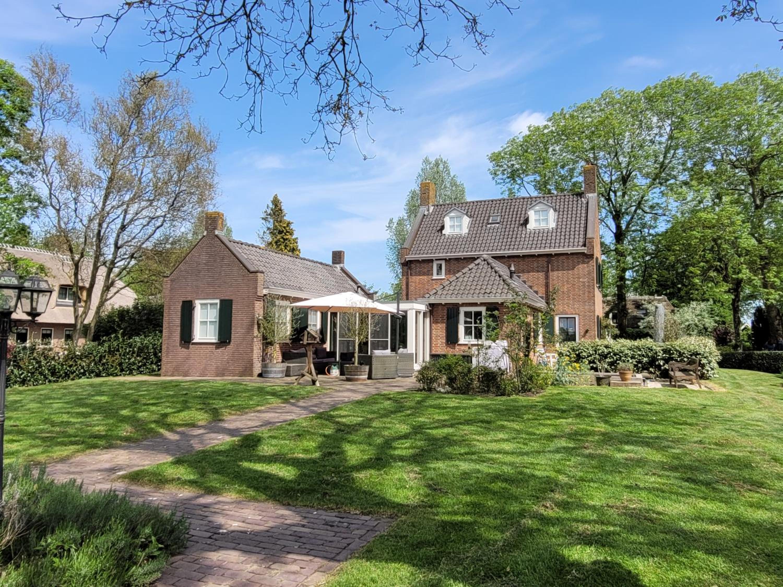 B&B Villa Giethoorn - canalview, privacy & parking view 2