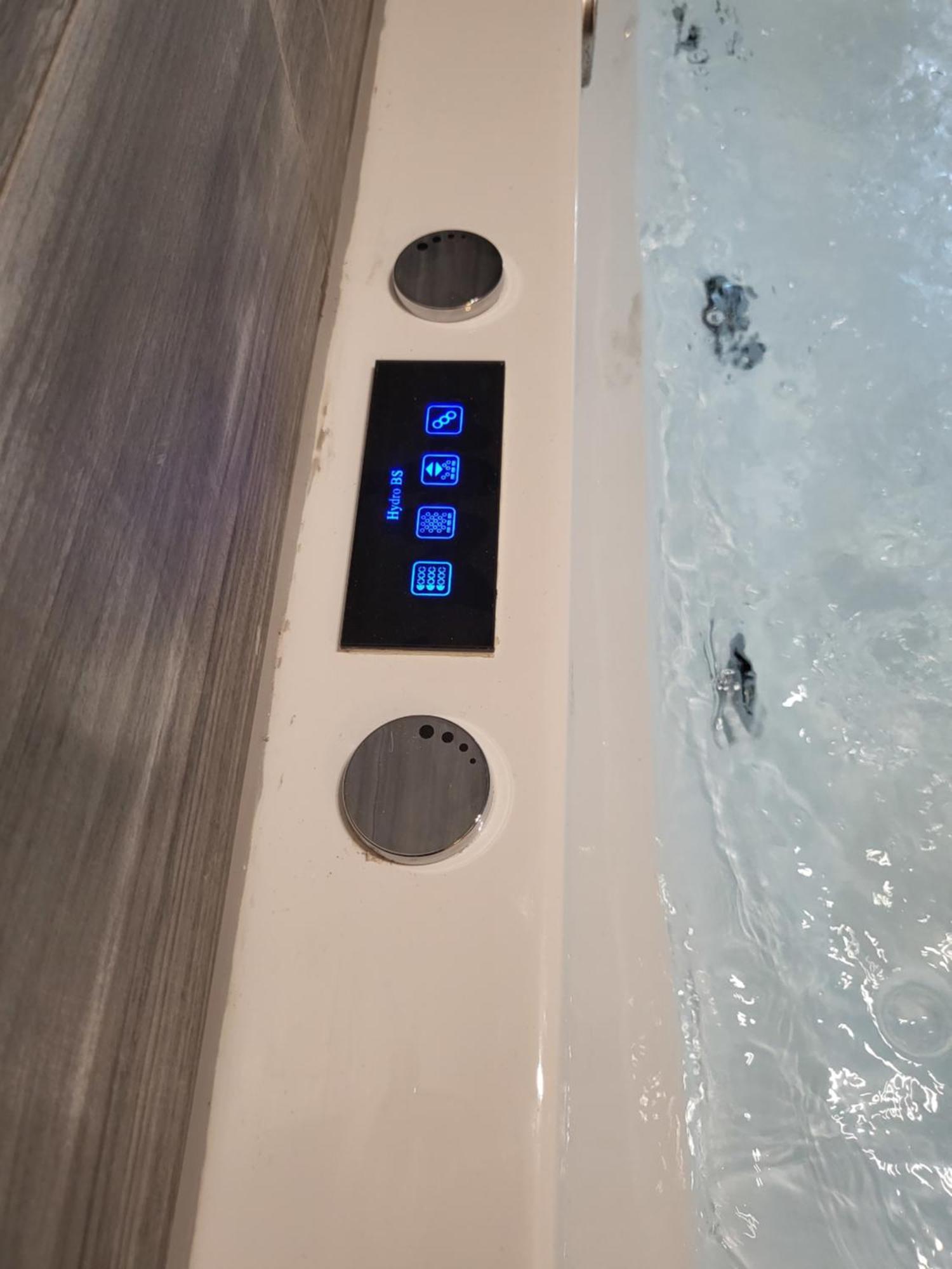 Jacuzzi Suite and Family Apartment Near Acropolis