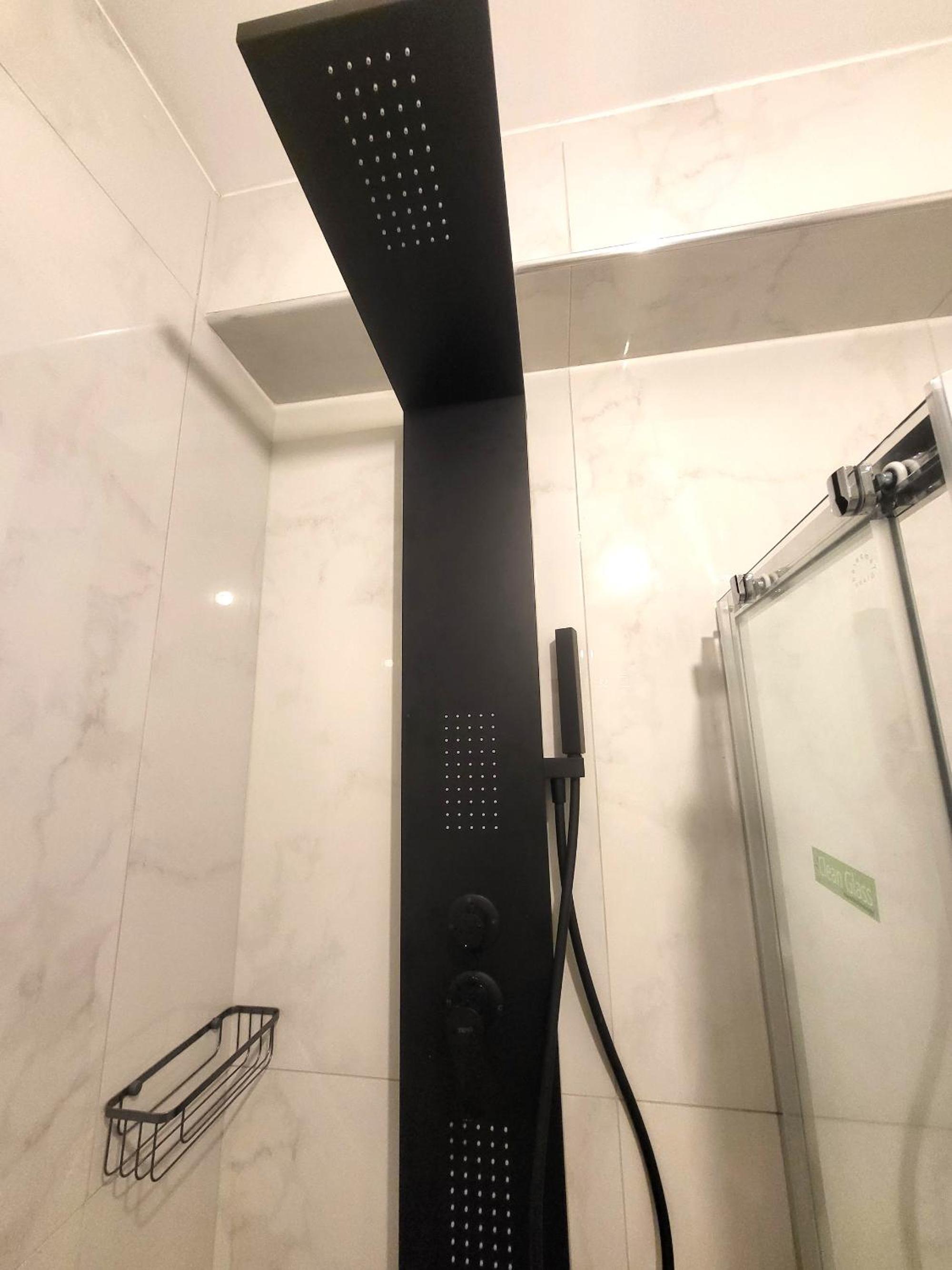Jacuzzi Suite and Family Apartment Near Acropolis