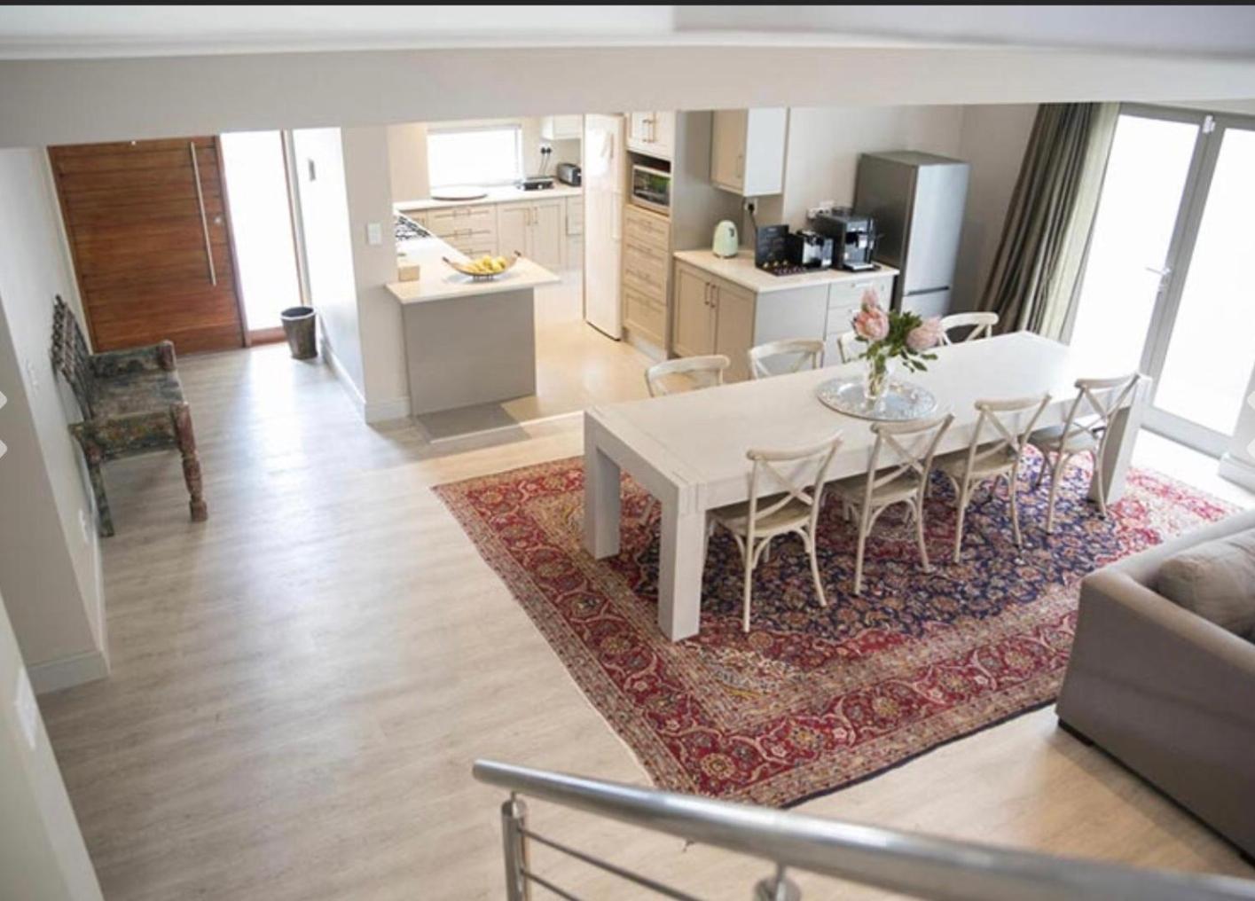 13 La Gratitude Luxury Apartment-with backup power for loadshedding view 2