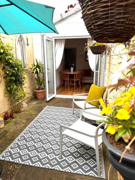 Cosy 19th century two bedroomed home with available parking view 5