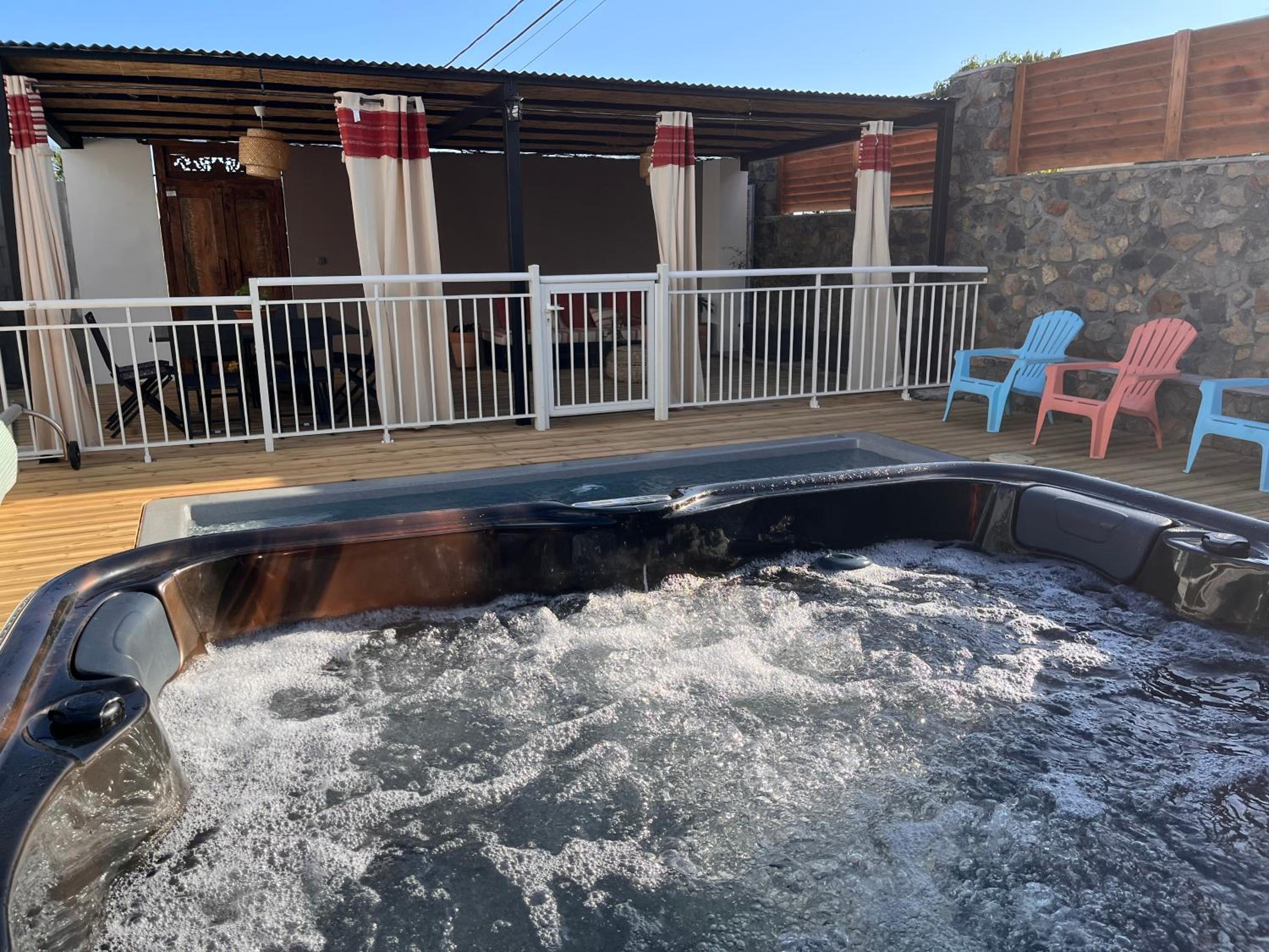 La Casita Créole villa avec piscine et jacuzzi view 3