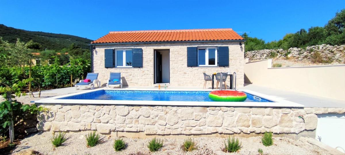 Stone house in vineyard view 2