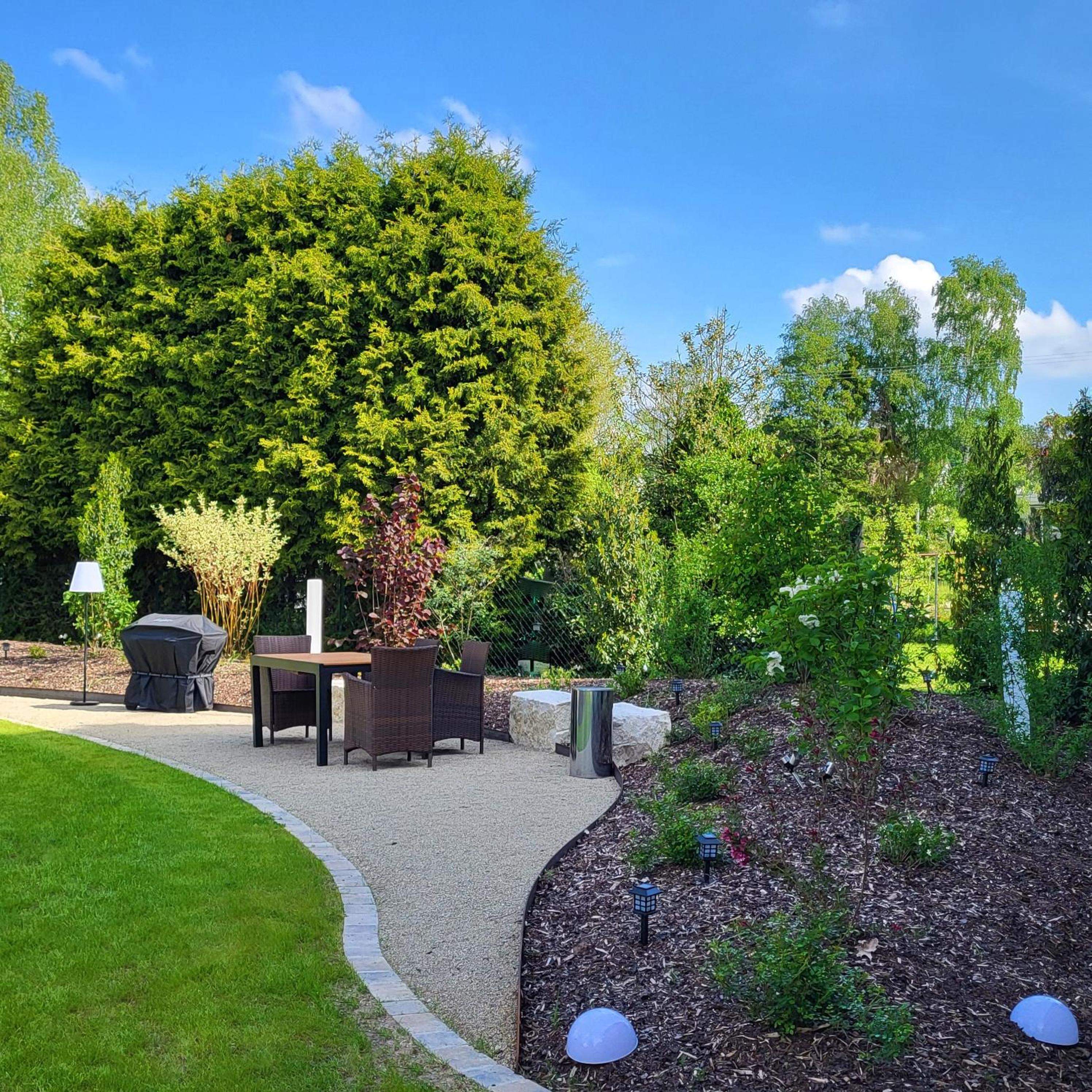 Komfort Ferienwohnungen mit Wellness-Garten - Gästehaus am Bachlauf - Losheim am See