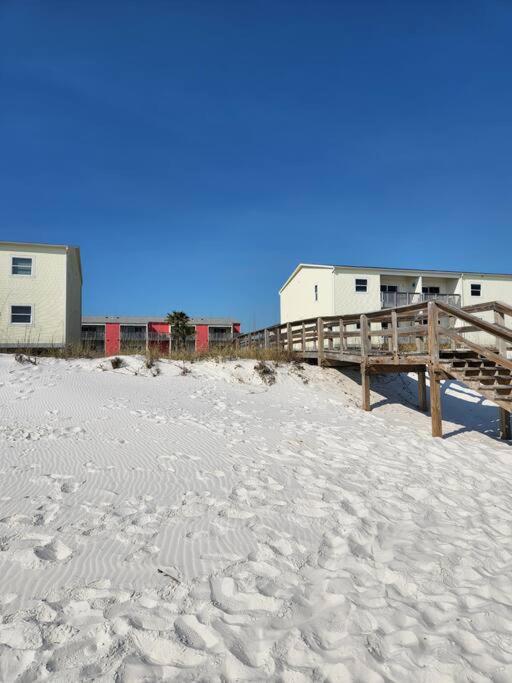 Quiet 2 bedroom condo on Gulf with pool and pond view 4