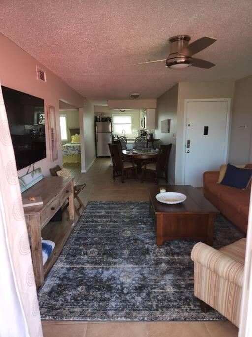 Quiet 2 bedroom condo on Gulf with pool and pond view 5