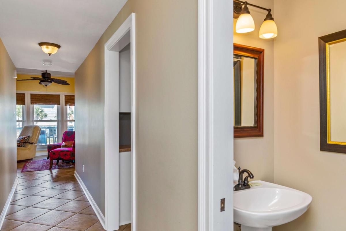 Pelican Pass by ALBVR - Great Home On Little Lagoon and Just Steps to the Beach view 4