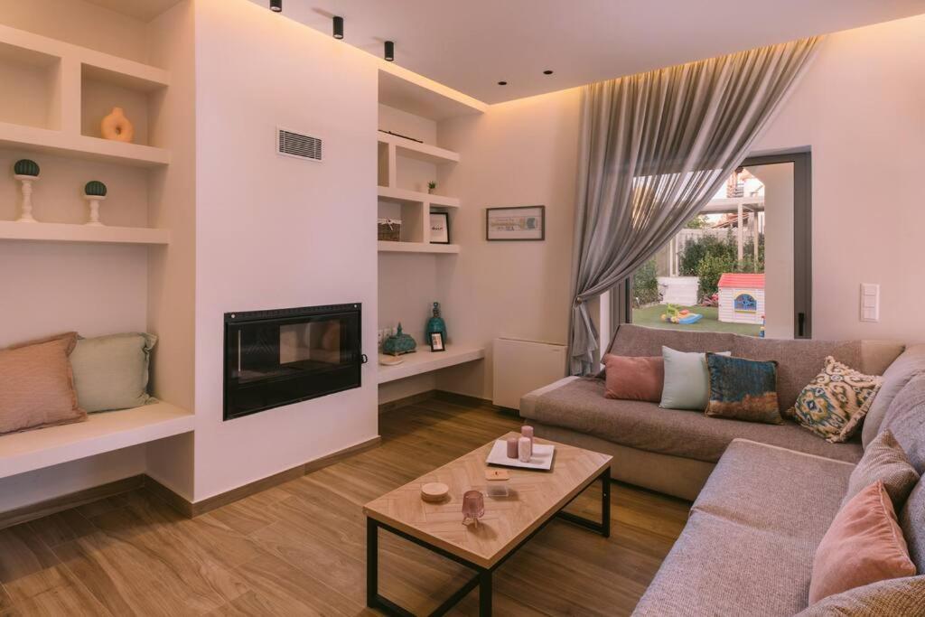 Villa Diamond in Lagonissi with pool & garden view 4