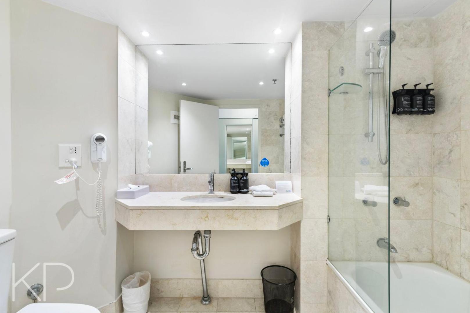 Hotel Apartments on 22 View Avenue, Surfers Paradise