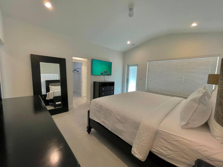 Villa Gia Large Home Near Brickell Miami Beach