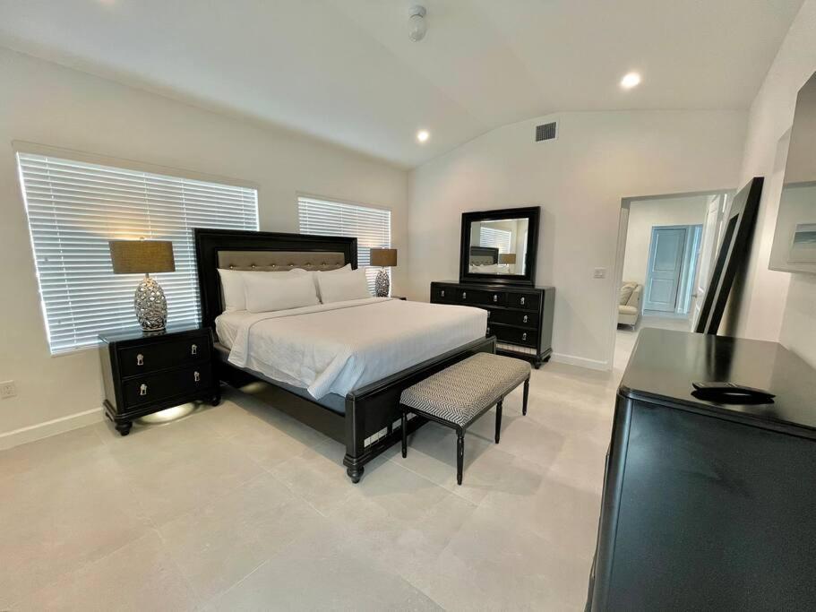 Villa Gia Large Home Near Brickell Miami Beach