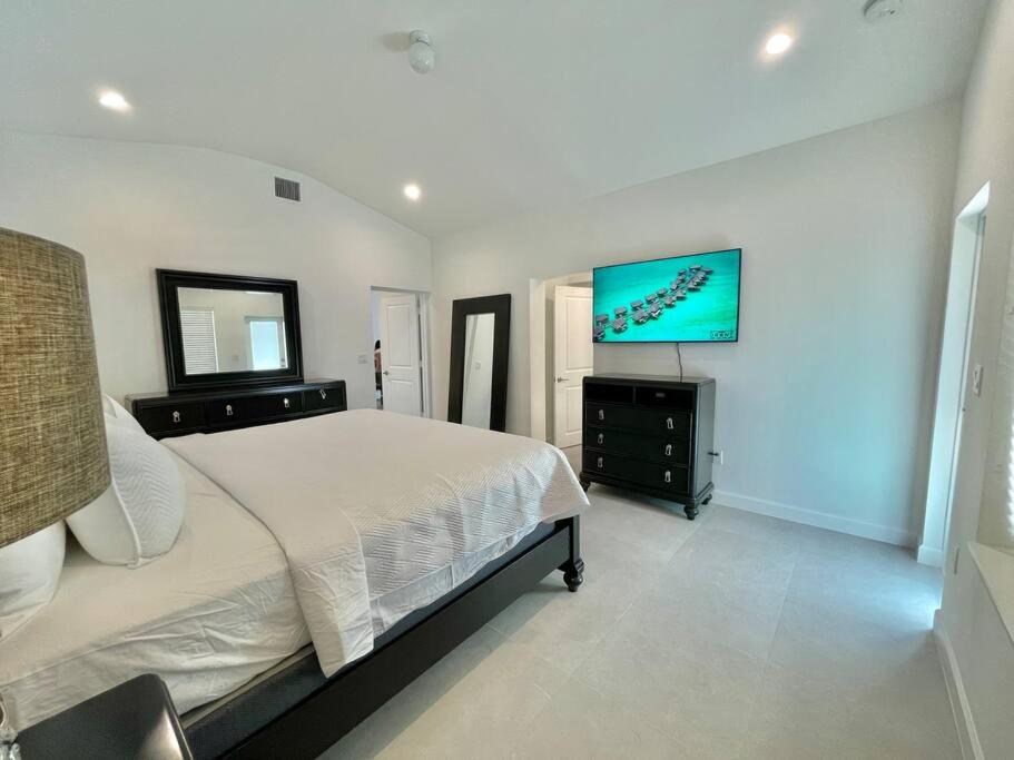 Villa Gia Large Home Near Brickell Miami Beach